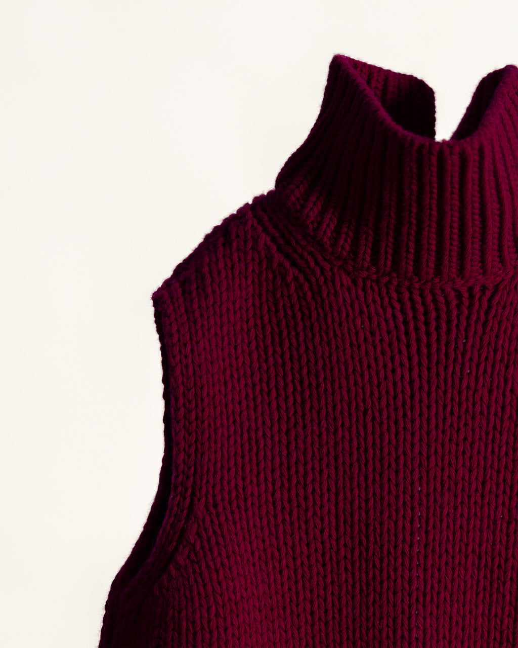 Cashmere Mix Slevelees Top-2