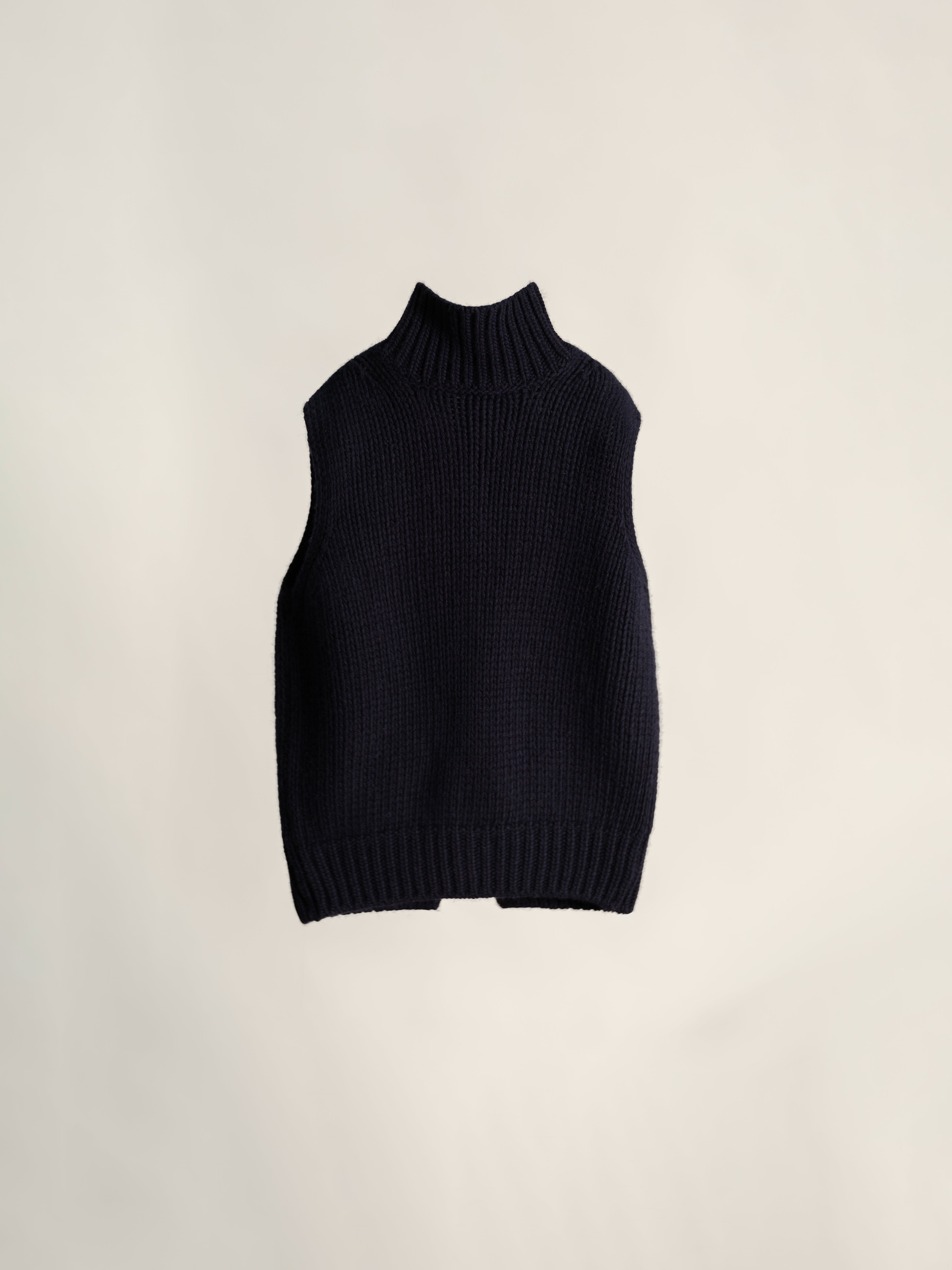 Cashmere Mix Slevelees Top-11